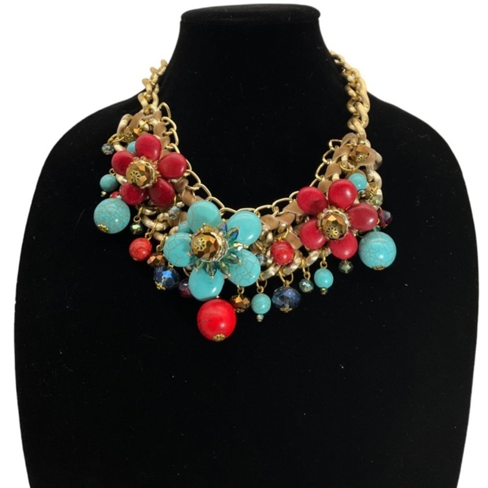 Large Gold Tone Links and Floral Design Necklace
